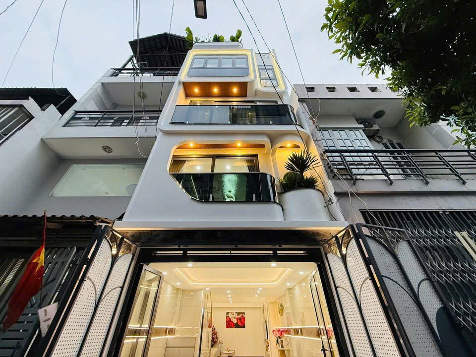 Nhà Xe Hơi Ngủ Trong Nhà Gần Chợ Tân Sơn Gò Vấp – 8.6 Tỷ – Hướng Đông Bắc Full Nội Thất